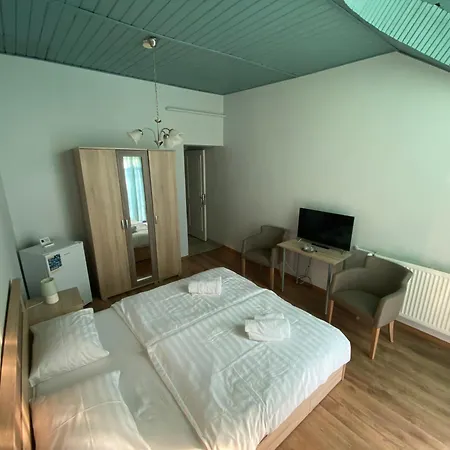 Fiorita Vendeghaz Bed & Breakfast *