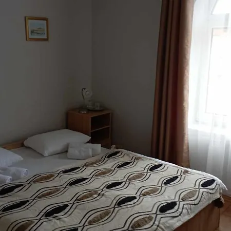 Fiorita Vendeghaz Oda ve Kahvaltı Eğri